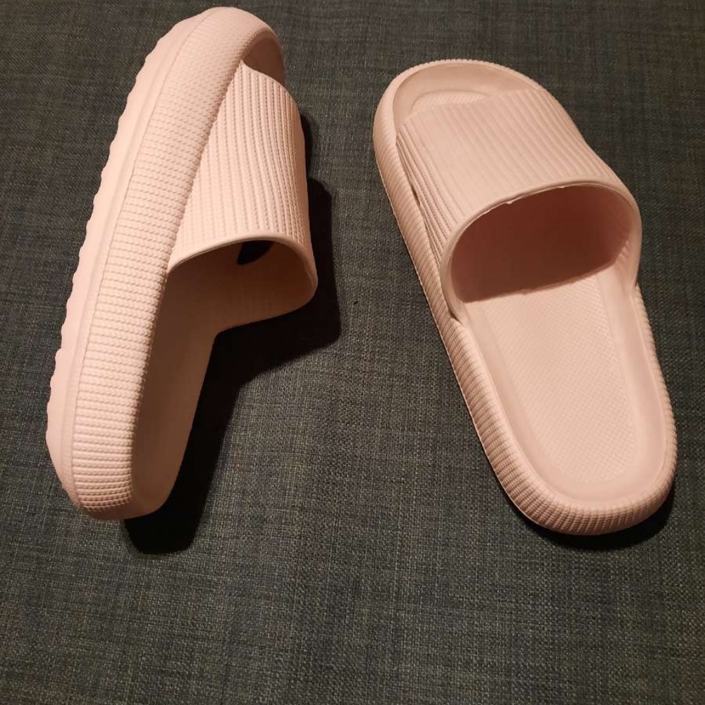 Woman's pink textured sandals